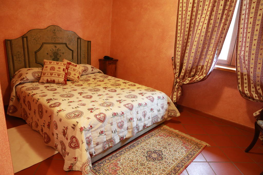 Вилла Agriturismo La Virginia Revello Экстерьер фото