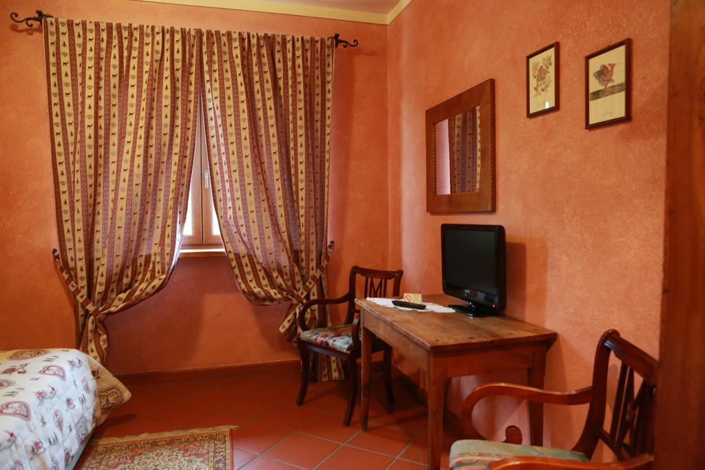 Вилла Agriturismo La Virginia Revello Экстерьер фото