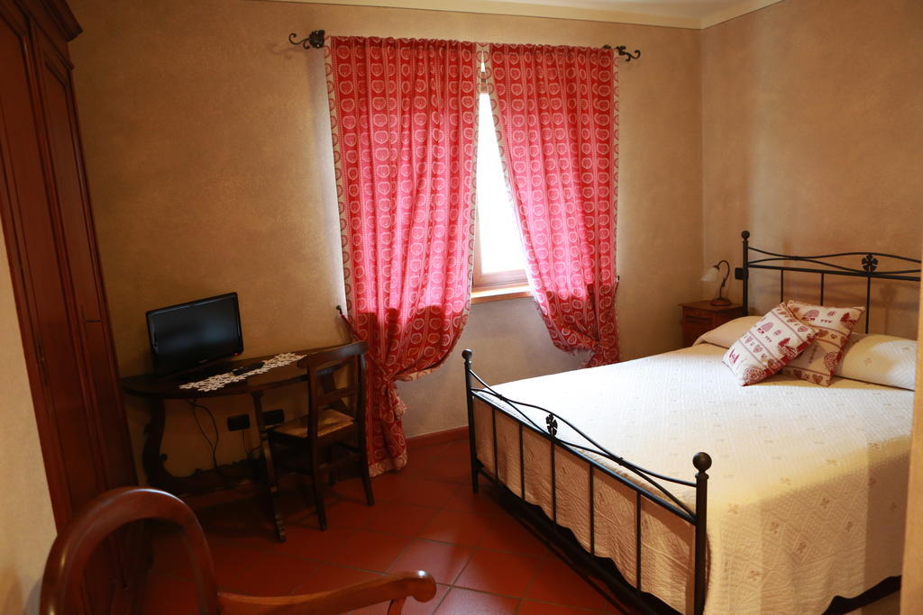 Вилла Agriturismo La Virginia Revello Экстерьер фото